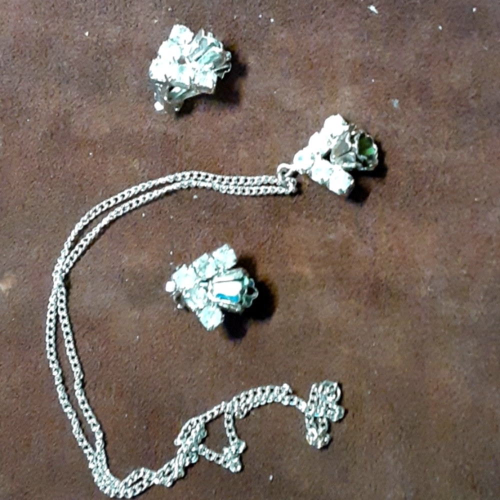 Rhinestone and silver flower necklace and earrings